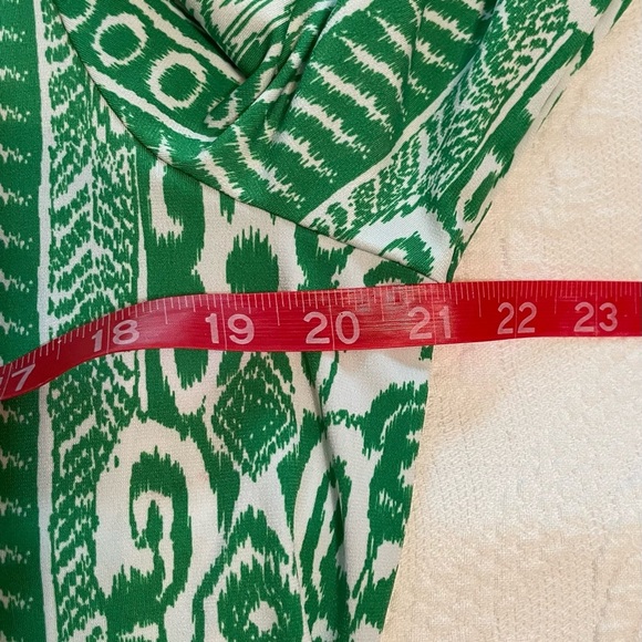 Susan Graver Green and White Graphic Tunic - Picture 11 of 11